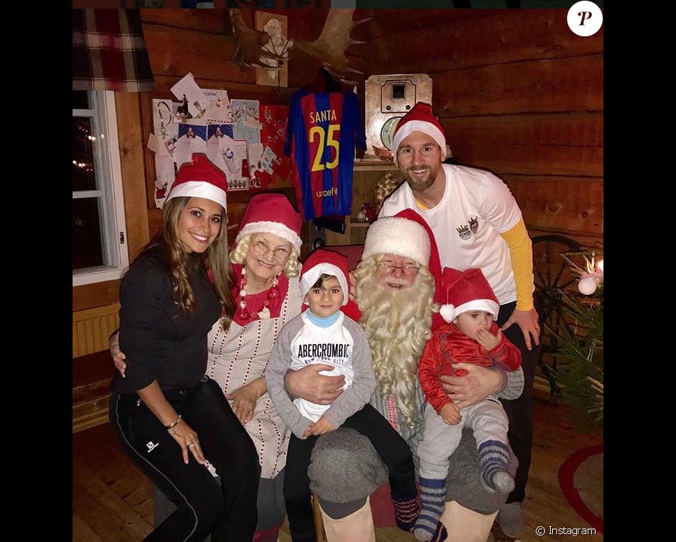 Lionel Messi Et Sa Femme Antonella Roccuzzo Avec Leurs Enfants Thiago Et Mateo Photo Instagram Noel 2017 Purepeople