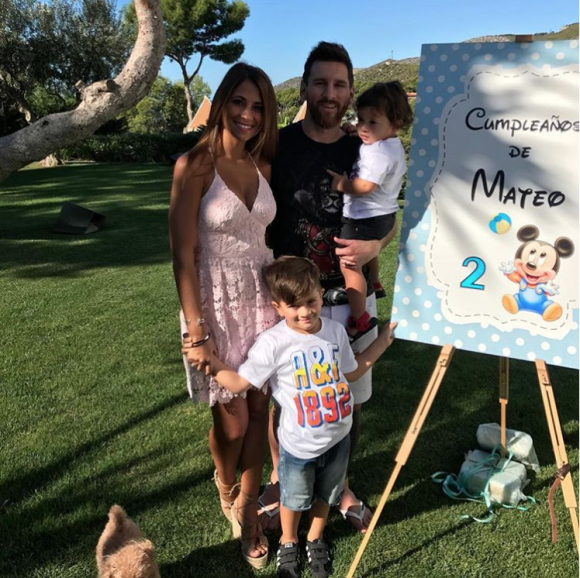 Lionel Messi avec sa femme Antonella Roccuzzo et leurs fils Thiago et Mateo lors du 2e anniversaire de Mateo, photo Instagram 11 septembre 2017