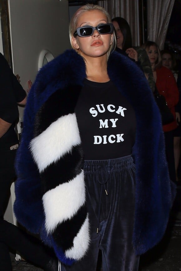 Christina Aguilera à West Hollywood vêtue d'un Tee-Shirt "Suck My Dick" le 3 novembre 2017.