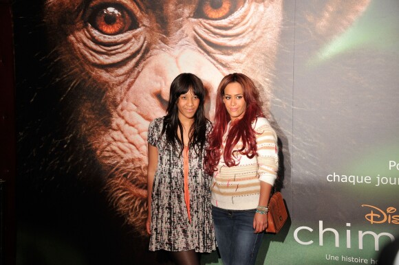 Amel Bent et sa soeur - Première de 'Chimpanzés' au Grand Rex à Paris le 12 fevrier 2013.
