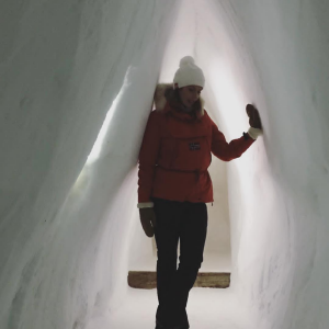 Camille Cerf et Iris Mittenaere à la neige, à Andorre, février 2018