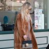Khloé Kardashian, enceinte, quitte le magasin Juvenile Shop avec sa mère Kris Jenner. Sherman Oaks, le 21 février 2018.