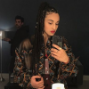 Camélia Jordana en loges avant son passage dans l'émission Quotidien. Février 2018.