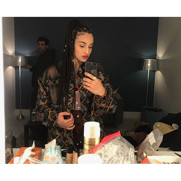 Camélia Jordana en loges avant son passage dans l'émission Quotidien. Février 2018.