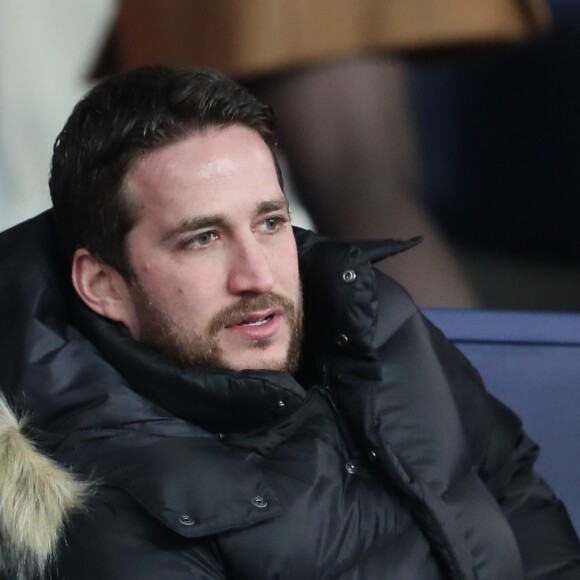 Isabelle Huppert et son fils Lorenzo Chammah dans les tribunes du Parc des Princes lors du match de Ligue 1 PSG - OM (3-0), à Paris le 25 février 2018.