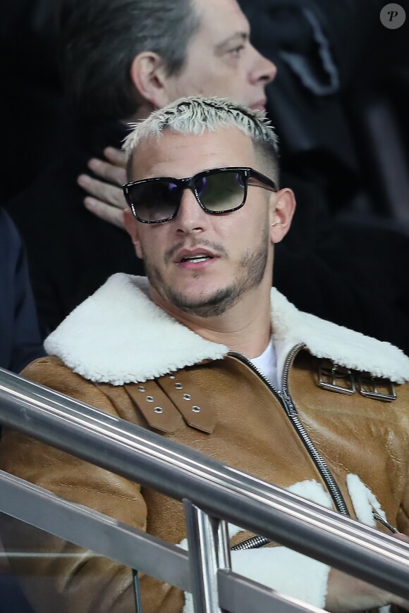 DJ Snake dans les tribunes du Parc des Princes lors du match de Ligue 1 PSG - OM (3-0), à Paris le 25 février 2018.
