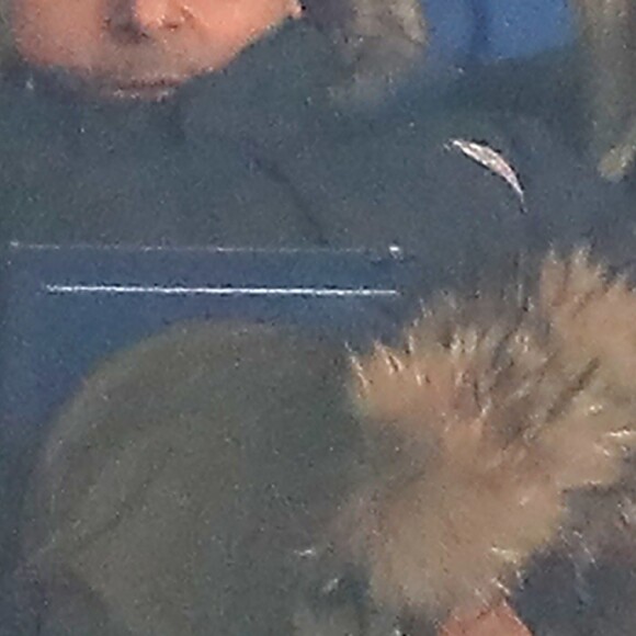 Amel Bent et son mari Patrick Antonelli dans les tribunes du Parc des Princes lors du match de Ligue 1 PSG - OM (3-0), à Paris le 25 février 2018.