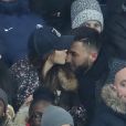 Nabilla Benattia et Thomas Vergara dans les tribunes du Parc des Princes lors du match de Ligue 1 PSG - OM (3-0), à Paris le 25 février 2018.