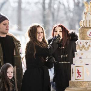 Priscilla Presley, sa fille Lisa Marie Presley et ses petits-enfants célèbrent le 80e anniversaire d'Elvis Presley dans la propriété de Graceland à Memphis, le 8 janvier 2015.