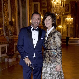 Bernard Montiel et Sylvie Rousseau - Dîner de gala de la Fondation Avec au Château de Versailles le 5 février 2018. La Fondation Avec est une fondation reconnue d'utilité publique, créée en 1997 par le professeur David Khayat, elle oeuvre dans le domaine de la lutte contre le cancer. © Julio Piatti / Bestimage