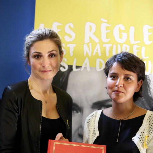 Julie Gayet, Najat Vallaud-Belkacem lors de la signature de la première convention entre le ministère de l'Education Nationale, de l'Enseignement Supérieur et de la Recherche et l'association Info Endométriose pour mieux sensibiliser élèves et personnels au ministère à Paris, le 27 juin 2016. L'endométriose est une maladie gynécologique assez fréquente puisqu'elle concerne une femme sur dix. L'association était représentée par le Docteur Chrysoula Zacharopoulou et Julie Gayet. © Dominique Jacovides/Bestimage