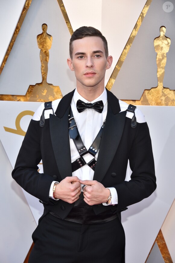 Adam Rippon sur le tapis rouge des Oscars au Dolby Theatre, Los Angeles, le 4 mars 2018.