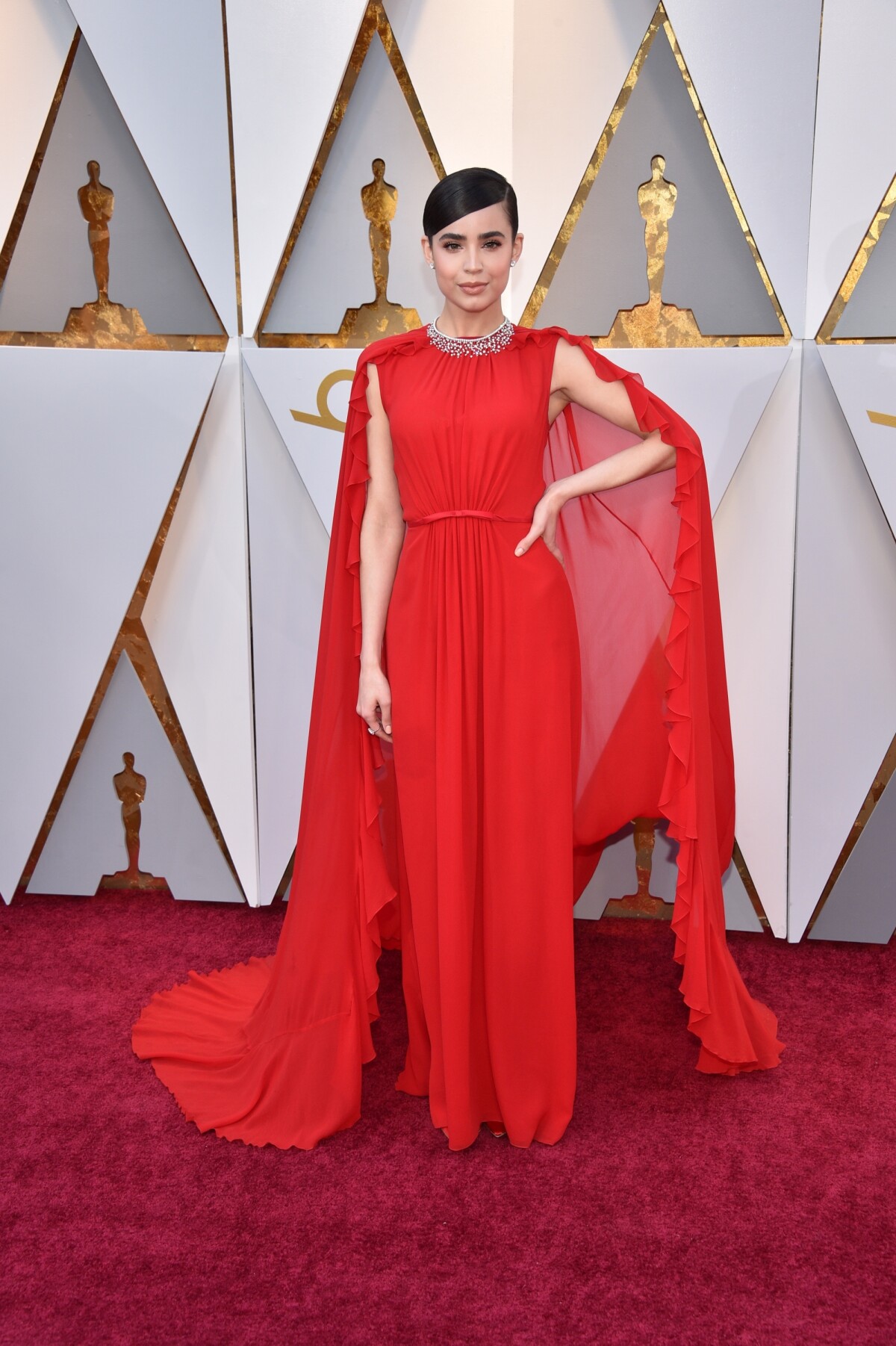 Photo : Sofia Carson sur le tapis rouge des Oscars au Dolby Theatre ...