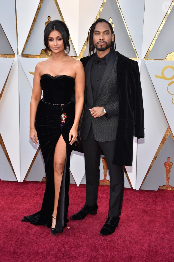 Nazanin Mandi et Miguel sur le tapis rouge des Oscars au Dolby Theatre, Los Angeles, le 4 mars 2018.