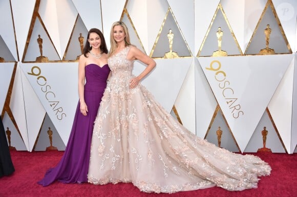Ashley Judd et Mira Sorvino sur le tapis rouge des Oscars au Dolby Theatre, Los Angeles, le 4 mars 2018.