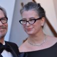 Gary Oldman et Gisele Schmidt sur le tapis rouge des Oscars au Dolby Theatre, Los Angeles, le 4 mars 2018.