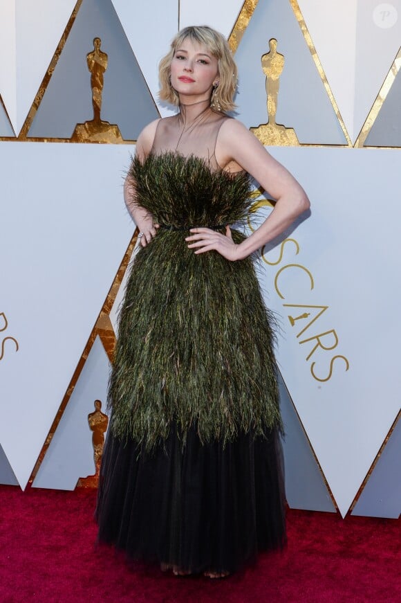 Haley Bennett sur le tapis rouge des Oscars au Dolby Theatre, Los Angeles, le 4 mars 2018.
