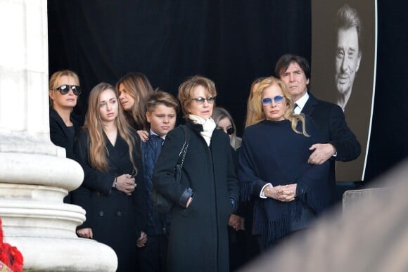 Estelle Lefébure, sa fille Emma, Alexandra Pastor, Cameron, Nathalie Baye, Sylvie Vartan et son mari Tony Scotti - Arrivées des personnalités en l'église de La Madeleine pour les obsèques de Johnny Hallyday à Paris le 8 decembre 2017. © Veeren/Bestimage