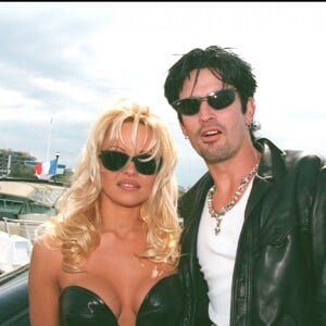 Pamela Anderson et Tommy Lee à Cannes en 1995
