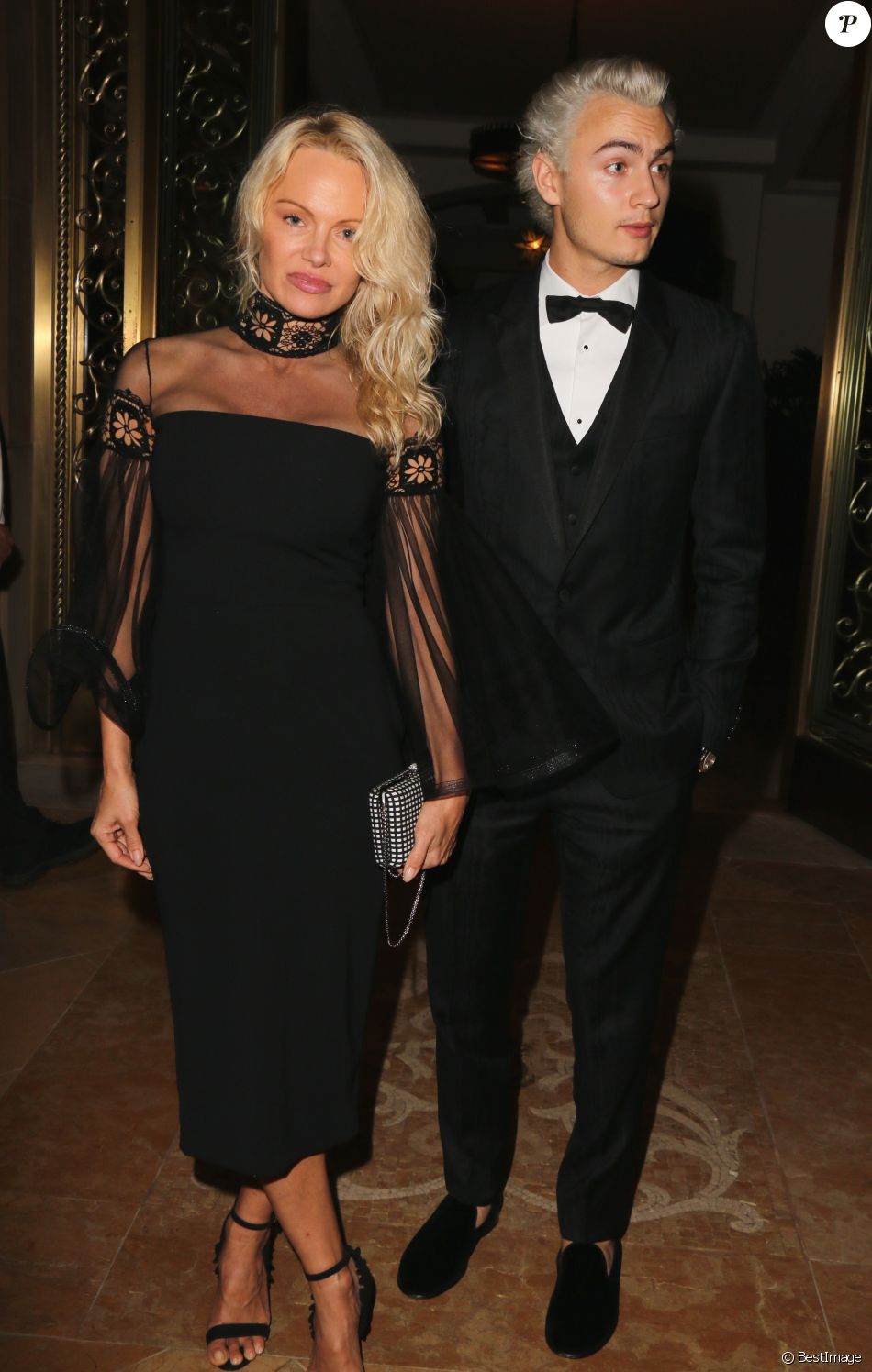 Pamela Anderson et son fils Brandon Thomas Lee participent à la soirée de charité organisée par Sean Penn au profit d&#039;Haiti à Beverly Hills le 7 janvier 2017 © CPA / Bestimage