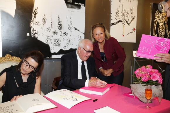 Exclusif - La princesse Caroline de Hanovre, Hubert de Givenchy et Patricia Husson - Dédicace du livre "To Audrey with Love" à la Galerie Ribolzi à Monaco le 28 mai 2015.
