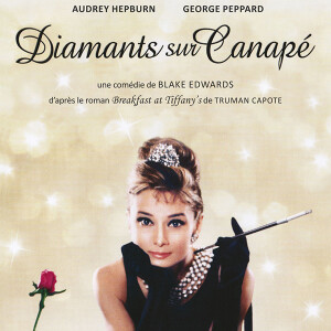 Audrey Hepburn est la pétillante Holly Golightly habillée d'un foureau Givenchy dans "Diamants sur canapé" de Blake Edwards, en 1961.