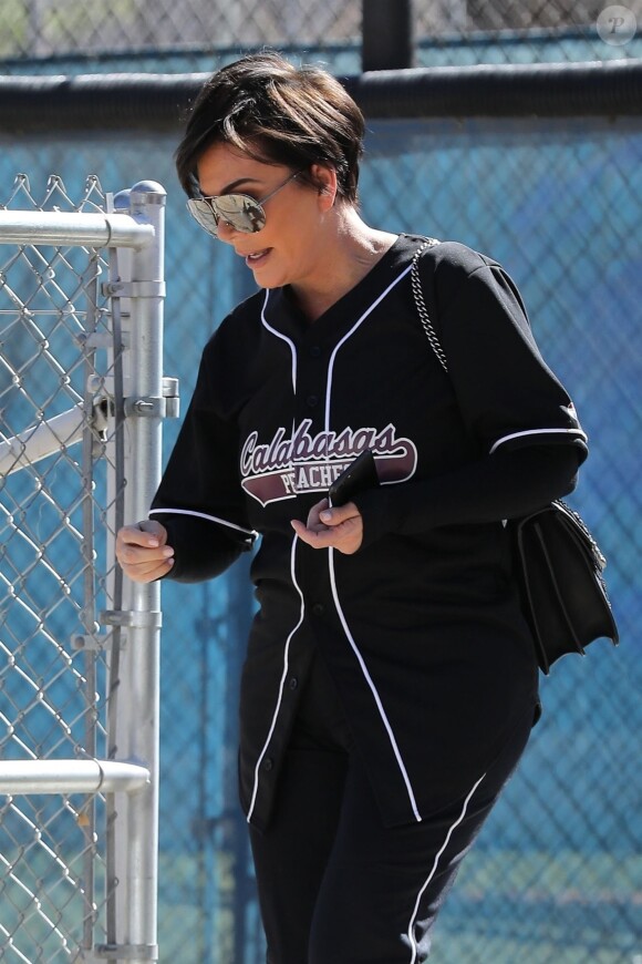 Kris Jenner - Exclusif - La famille Kardashian se retrouve pour une partie de softball entre amis à Calabasas, le 8 mars 2018