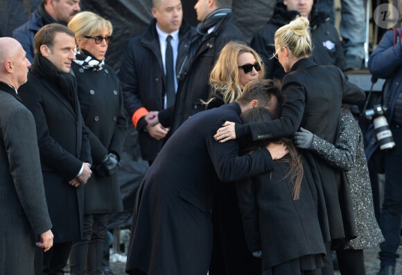 Laeticia Hallyday et ses filles Joy et Jade, Laura Smet, David Hallyday - Arrivées des personnalités en l'église de La Madeleine pour les obsèques de Johnny Hallyday à Paris le 8 decembre 2017. © Veeren/Bestimage