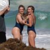 Exclusif - Nina Agdal et Iskra Lawrence en pleine séance photo pour AerieREAL sur une plage à Tulum au Mexique, le 21 février 2018.