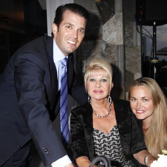 Donald Trump Jr, sa mère Ivana Trump et sa femme Vanessa Haydon lors du 8ème tournoi de golf annuel Eric Trump au Trump National Golf Club Westchester au Briarcliff Manor à New York, le 15 septembre 2014.