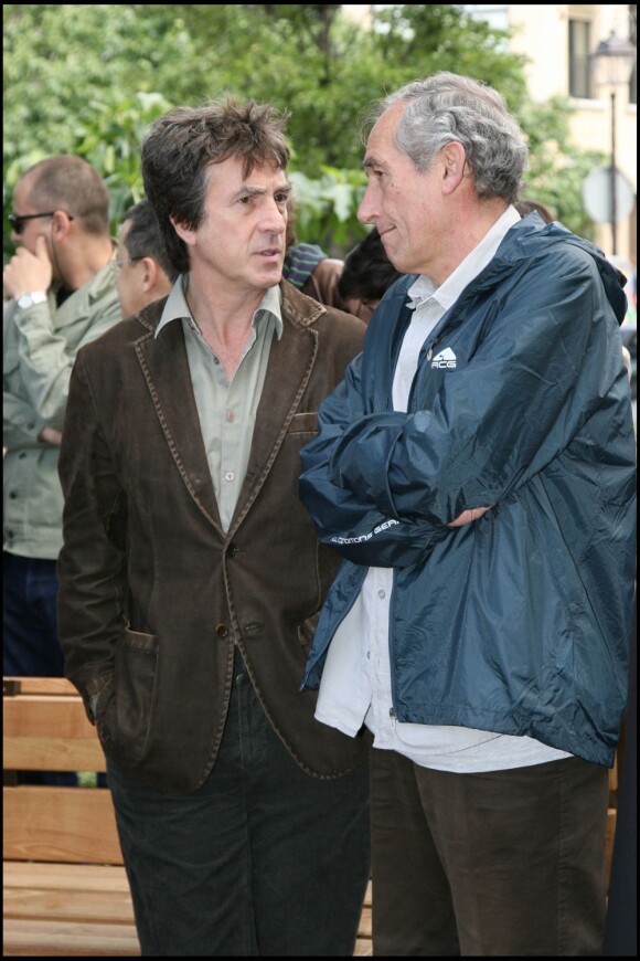François Cluzet et Alain Corneau, deux hommes qui ont compté dans la vie de Marie - Inauguration du square Marie Trintignant dans le 4e arrondissement de Paris, le 13 mai 2007.
