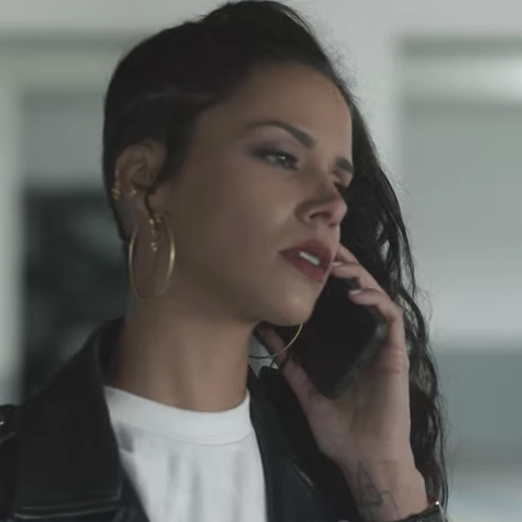 Shy'm dans le clip "Sa raison d'être 2018" pour Sidaction.