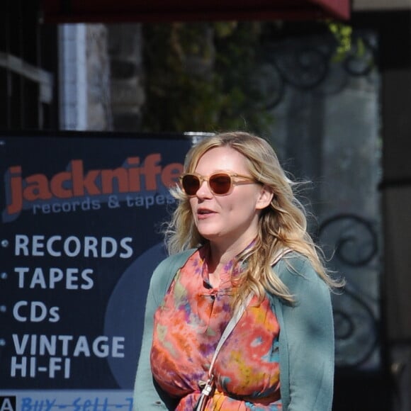 Exclusif - Kirsten Dunst (enceinte) et son compagnon Jesse Plemons se promènent dans les rues de Los Angeles. Le 26 février 2018