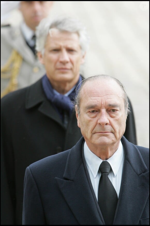 Dominique de Villepin et Jacques Chirac rendent hommage à Lucie Aubrac aux Invaladies à Paris, le 21 mars 2007.