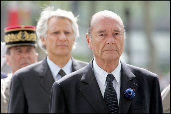 Dominique de Villepin et Jacques Chirac - Cérémonie du 8 mai à Paris en 2006.  