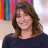 Carla Bruni redécouvre son passage dans "Frou-frou" en 1994 alors qu'elle est invitée par Catherine Ceylac dans son émission "Thé ou café" sur France 2, le 25 novembre 2017.