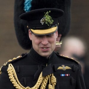 La duchesse Catherine de Cambridge, enceinte, et le prince William lors de la parade de la Saint Patrick à Houslow en présence du premier bataillon des gardes irlandais le 17 mars 2018.