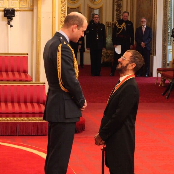 Le prince William a décoré le 20 mars 2018 l'ex-Beatle Ringo Starr, anobli au cours d'une cérémonie au palais de Buckingham.