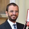 Ringo Starr a été anobli le 20 mars 2018 au palais de Buckingham, en présence de son épouse Barbara Bach.