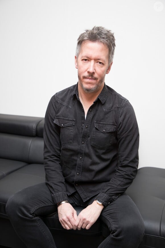 Exclusif - Jean-Luc Lemoine pose dans les locaux de Webedia lors d'un interview pour Purepeople à Levallois-Perret le 21 mars 2018.