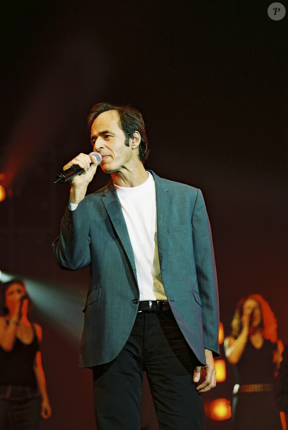 Exclusif - Jean-Jacques Goldman venu faire la surprise à Garou lors d'un de ses concerts au Zénith de Paris le 7 octobre 2001. © Patrick Carpentier / Bestimage