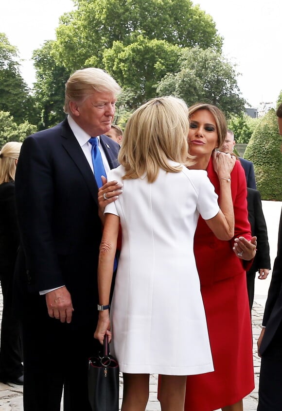 La première dame française Brigitte Trogneux, le président des Etats-Unis Donald Trump et sa femme Melania Trump lors de la cérémonie d'accueil du président des Etats-Unis à l'Hôtel National des Invalides à Paris le 13 juillet 2017. © Dominique Jacovides/Bestimage