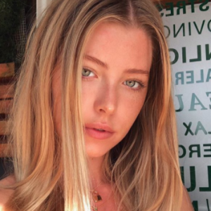 Baskin Champion est-elle la nouvelle chérie de Justin Bieber après son énième rupture avec Selena Gomez ? Le mannequin (qui est la soeur d'Abby Champion, petite amie de Patrick Schwarzenegger, meilleur ami du Biebs) et le chanteur ont été photographiés très proches lors d'une soirée à Los Angeles, le 20 mars 2018.