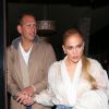 Jennifer Lopez et son compagnon Alex Rodriguez sortent main dans la main du restaurant Craig à West Hollywood, le 8 mars 2018