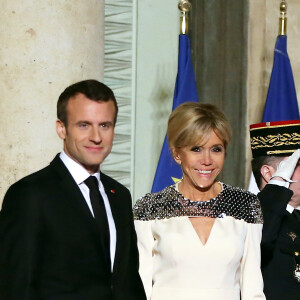 Le président de la République Emmanuel Macron et sa femme la Première Dame Brigitte Macron (Trogneux) - Le grand-duc et la grande-duchesse de Luxembourg assistent au Dîner d'Etat, au Palais présidentiel de l'Elysée, offert par le président de la République française et sa femme la Première Dame à l'occasion d'une Visite d'Etat en France à Paris, France, le 19 mars 2018. © Jacovides-Moreau/Bestimage