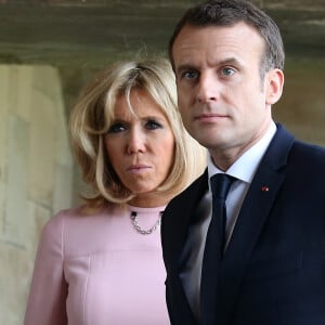 Le président Emmanuel Macron et sa femme Brigitte lors de la cérémonie d'hommage à Gandhi au mémorial Raj Ghat à New Dehli le 10 mars 2018. Le président et sa femme sont en visite d'Etat en République de l'Inde du 9 au 12 mars 2018. © Dominique Jacovides / Bestimage