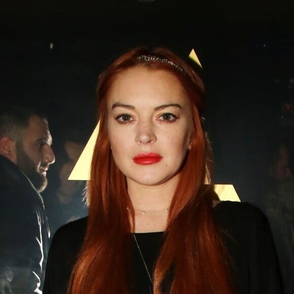 Lindsay Lohan pose dans son club éponyme "Lohan" à Athènes le 26 février 2018.