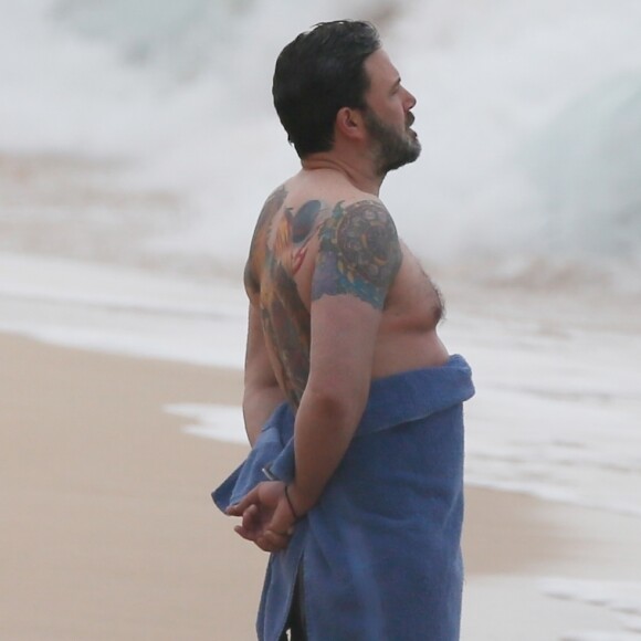 Exclusif - Ben Affleck sur le tournage de "Triple Frontier" produit par Netflix sur une plage de Honolulu.