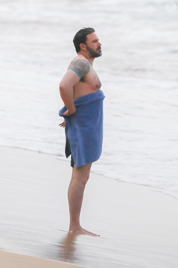 Exclusif - Ben Affleck sur le tournage de "Triple Frontier" produit par Netflix sur une plage de Honolulu.