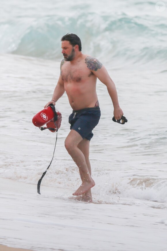 Exclusif - Ben Affleck sur le tournage de "Triple Frontier" produit par Netflix sur une plage de Honolulu.
